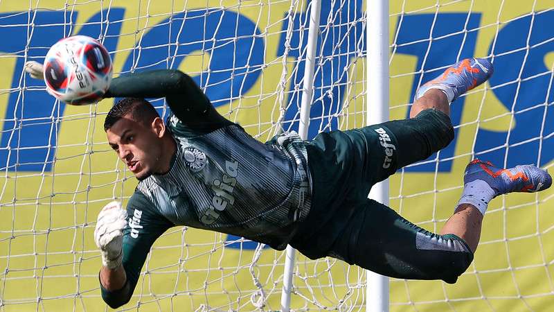 Kaique durante treinamento do Palmeiras na Academia de Futebol.