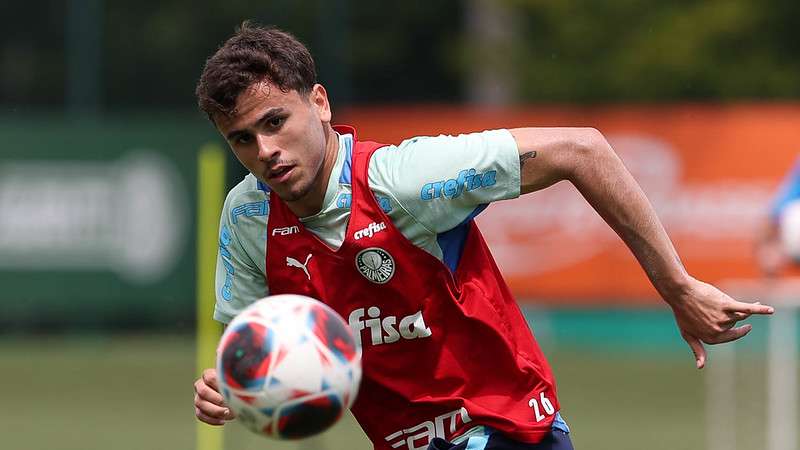 Pedro Lima durante treinamento do Palmeiras na Academia de Futebol.