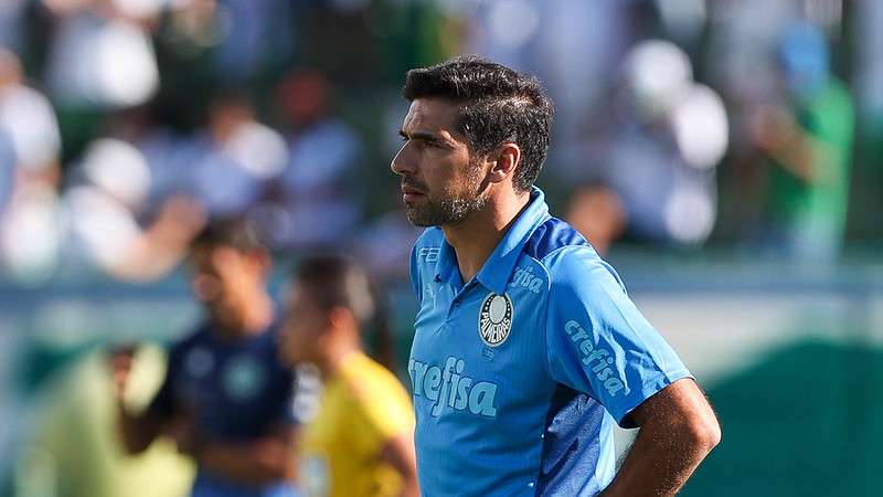 Abel Ferreira em jogo do Palmeiras contra o Guarani, durante partida válida pela décima segunda rodada do Paulistão 2023, no Brinco de Ouro da Princesa.