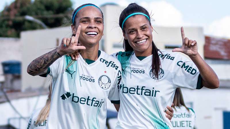 Palmeiras faz 3 a 0 no Real Brasília e vence a segunda no Brasileiro Feminino.