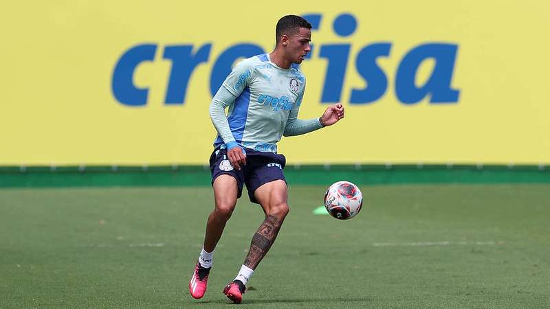 Giovani durante treinamento do Palmeiras na Academia de Futebol.