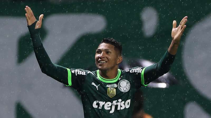 Rony comemora seu gol pelo Palmeiras contra o São Bernardo, durante partida válida pela décima terceira rodada do Paulistão 2023, no Allianz Parque.