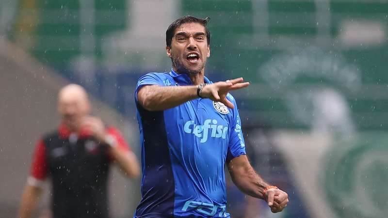 Abel Ferreira em jogo do Palmeiras contra o Ituano, durante partida válida pela décima quarta rodada do Paulistão 2023, no Allianz Parque.