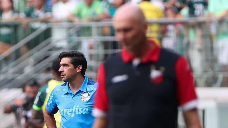 Abel Ferreira em jogo do Palmeiras contra o Ituano, durante partida válida pela décima quarta rodada do Paulistão 2023, no Allianz Parque.