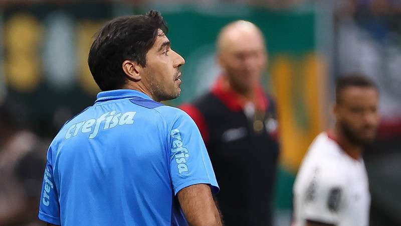 Abel Ferreira em jogo do Palmeiras contra o Ituano, durante partida válida pela décima quarta rodada do Paulistão 2023, no Allianz Parque.