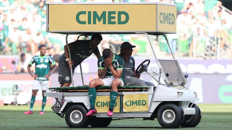 Bruno Tabata sofre lesão em jogo do Palmeiras contra o Ituano, durante partida válida pela décima quarta rodada do Paulistão 2023, no Allianz Parque.