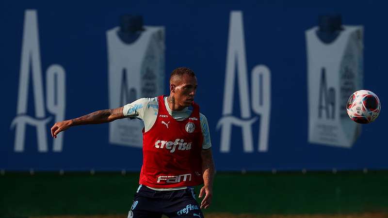 Breno Lopes durante treinamento do Palmeiras na Academia de Futebol.