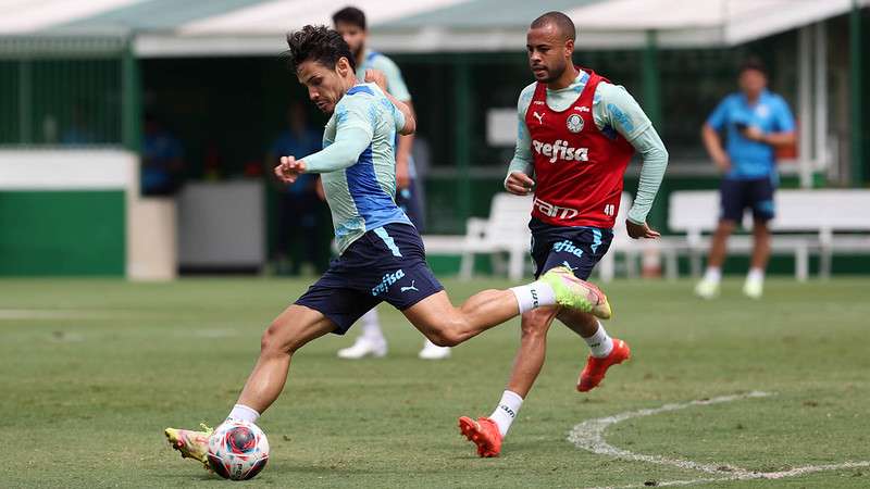 Raphael Veiga durante treinamento do Palmeiras na Academia de Futebol.