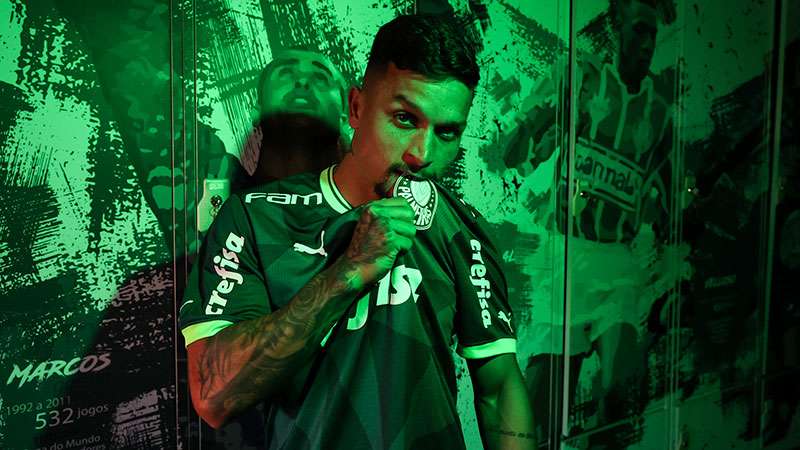 De volta: Artur é anunciado como novo reforço do Palmeiras.