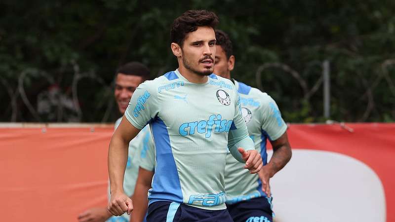 Raphael Veiga durante treinamento do Palmeiras na Academia de Futebol.