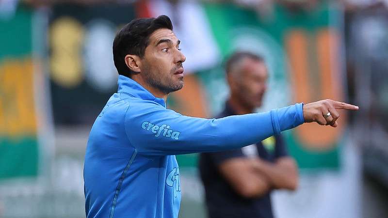 Abel Ferreira em jogo do Palmeiras contra o Cuiabá, durante partida válida pela primeira rodada do Brasileirão 2023, no Allianz Parque.