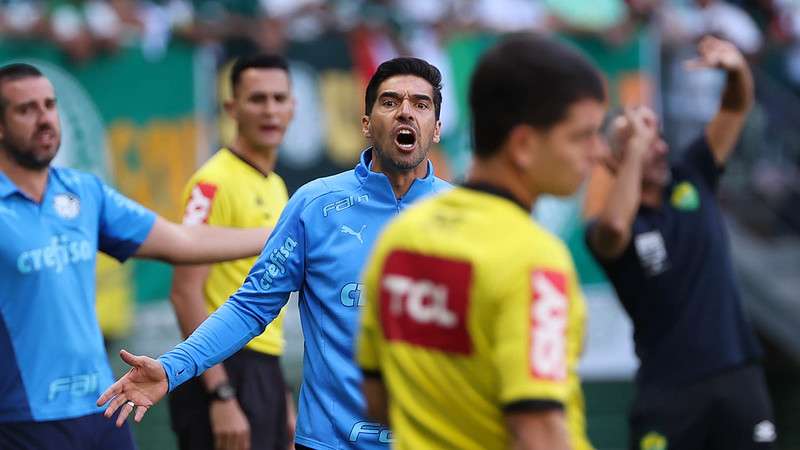 Abel Ferreira em jogo do Palmeiras contra o Cuiabá, durante partida válida pela primeira rodada do Brasileirão 2023, no Allianz Parque.