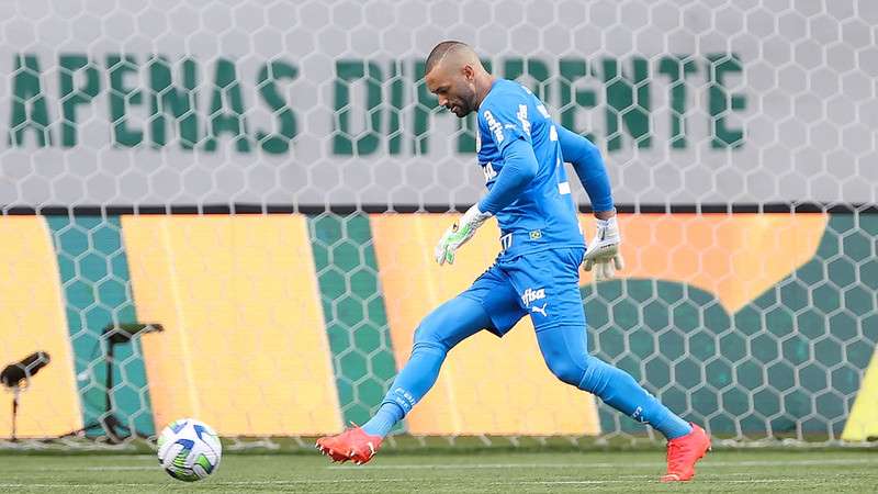 Weverton em jogo do Palmeiras contra o Cuiabá, durante partida válida pela primeira rodada do Brasileirão 2023, no Allianz Parque.