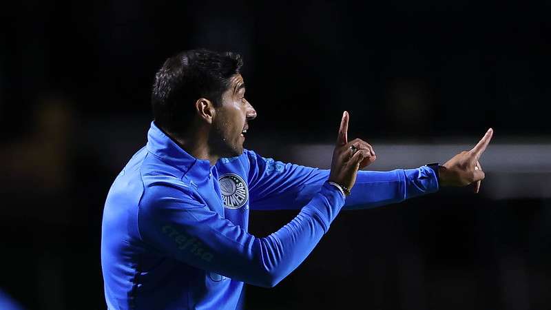 Abel Ferreira em jogo do Palmeiras contra o Cerro Porteño, durante partida válida pela fase de grupos da Libertadores 2023, no Morumbi.