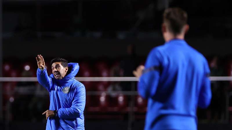 Abel Ferreira em jogo do Palmeiras contra o Cerro Porteño, durante partida válida pela fase de grupos da Libertadores 2023, no Morumbi.