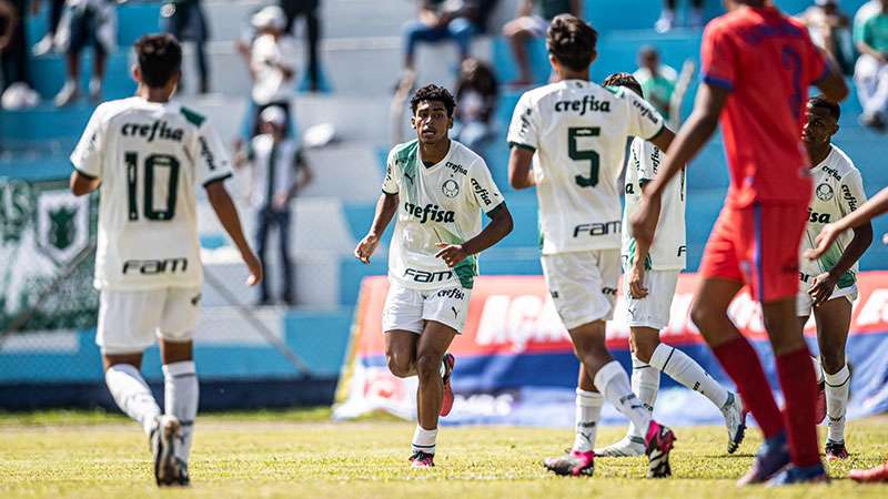 Fora de casa, Sub-15 e Sub-17 do Palmeiras goleiam Suzano pelo estadual.