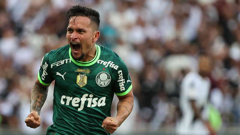 Artur comemora seu gol pelo Palmeiras contra o Vasco, durante partida válida pela segunda rodada do Brasileirão 2023, no Maracanã.