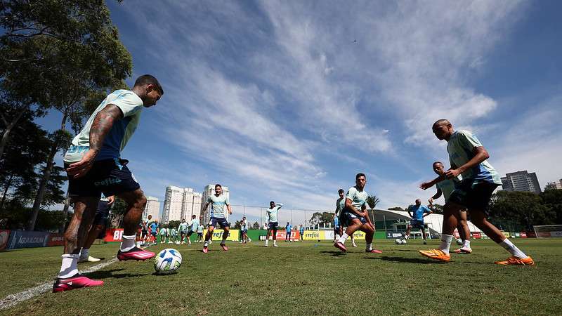 Jogadores do Palmeiras durante treinamento na Academia de Futebol.