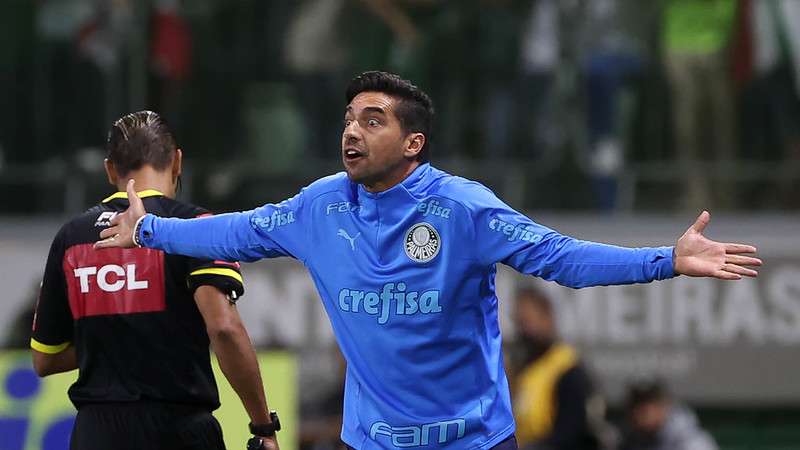 Abel Ferreira em jogo do Palmeiras contra o SCCP, durante partida válida pela terceira rodada do Brasileirão 2023, no Allianz Parque.