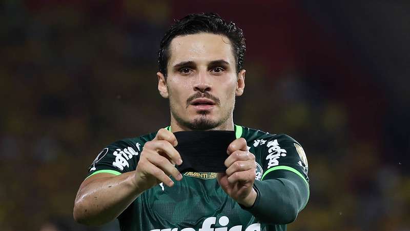 Raphael Veiga comemora seu gol pelo Palmeiras contra 
o Barcelona-EQU, durante partida válida pela fase de grupos da Libertadores 2023, no Estádio Monumental Isidro Romero Carbo.