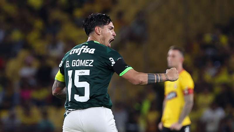 Gustavo Gómez comemora seu gol pelo Palmeiras contra o Barcelona-EQU, durante partida válida pela fase de grupos da Libertadores 2023, no Estádio Monumental Isidro Romero Carbo.