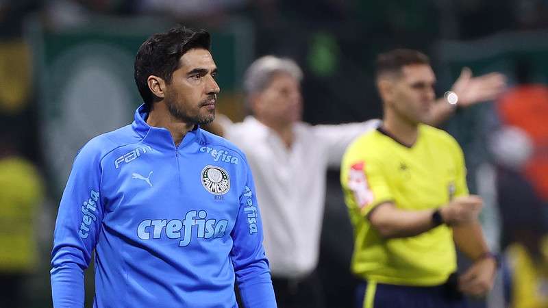 Abel Ferreira em jogo do Palmeiras contra o Grêmio, durante partida válida pela quinta rodada do Brasileirão 2023, no Allianz Parque.