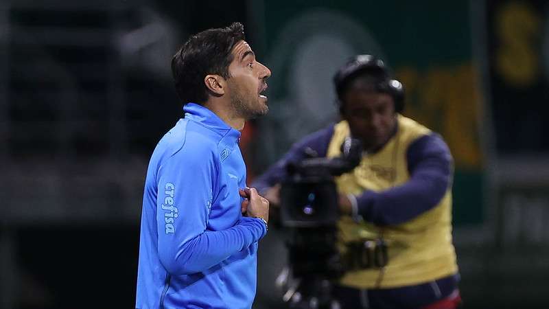 Abel Ferreira em jogo do Palmeiras contra o Red Bull Bragantino, durante partida válida pela sexta rodada do Brasileirão 2023, no Allianz Parque.