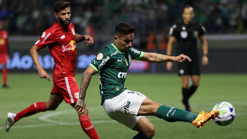 Artur em jogo do Palmeiras contra o Red Bull Bragantino, durante partida válida pela sexta rodada do Brasileirão 2023, no Allianz Parque.