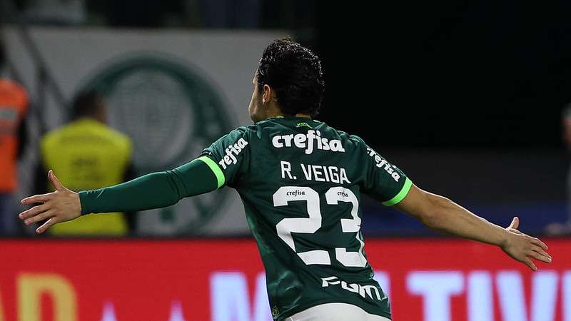 Raphael Veiga comemora seu gol pelo Palmeiras contra o Fortaleza, durante primeira partida válida pelas oitavas de final da Copa do Brasil 2023, no Allianz Parque.