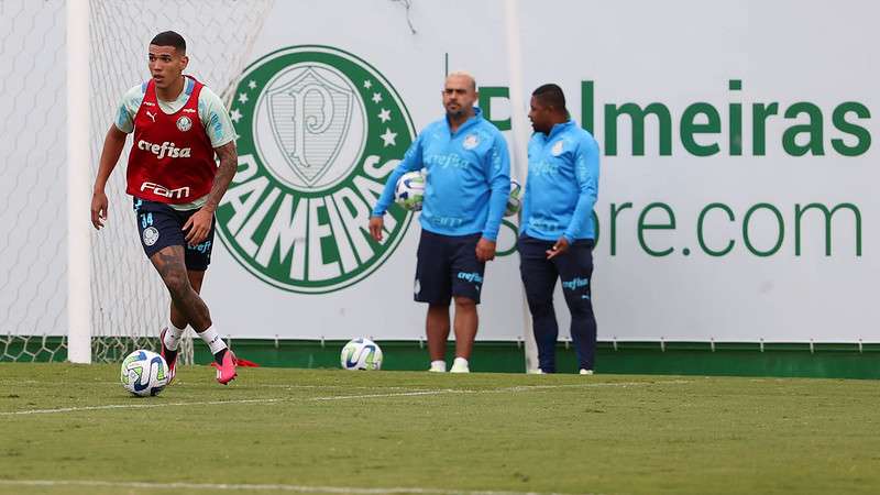 Naves durante treinamento do Palmeiras na Academia de Futebol.