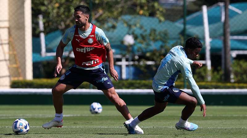 Luan e Endrick durante treinamento do Palmeiras na Academia de Futebol.