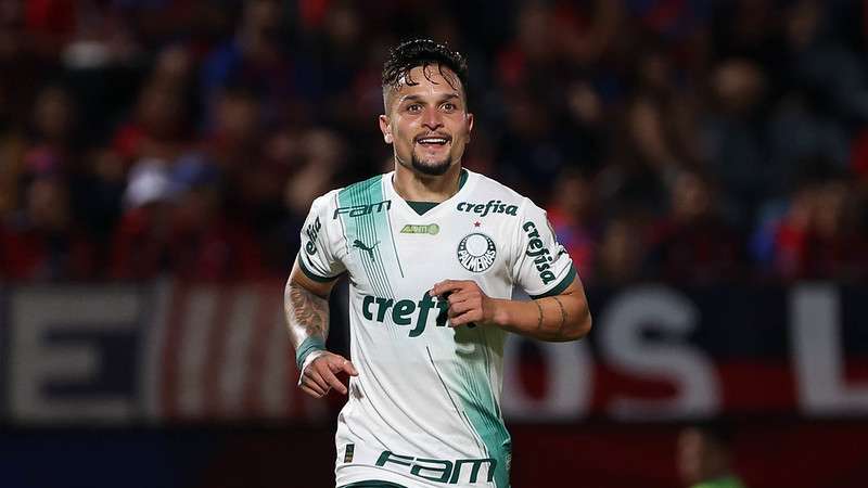 Artur comemora seu gol pelo Palmeiras contra o Cerro Porteño, durante partida válida pela fase de grupos da Libertadores 2023, no Estádio La Nueva Olla.