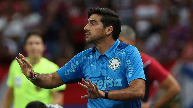 Abel Ferreira em jogo do Palmeiras contra o Fortaleza, durante segunda partida válida pelas oitavas de final volta da Copa do Brasil 2023, no Castelão.