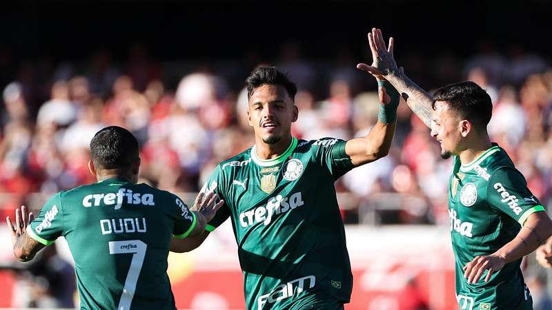 Dudu, Gabriel Menino e Artur comemora gol do da Palmeiras contra o SPFC, durante partida válida pela décima rodada do Brasileirão 2023, no Morumbi.