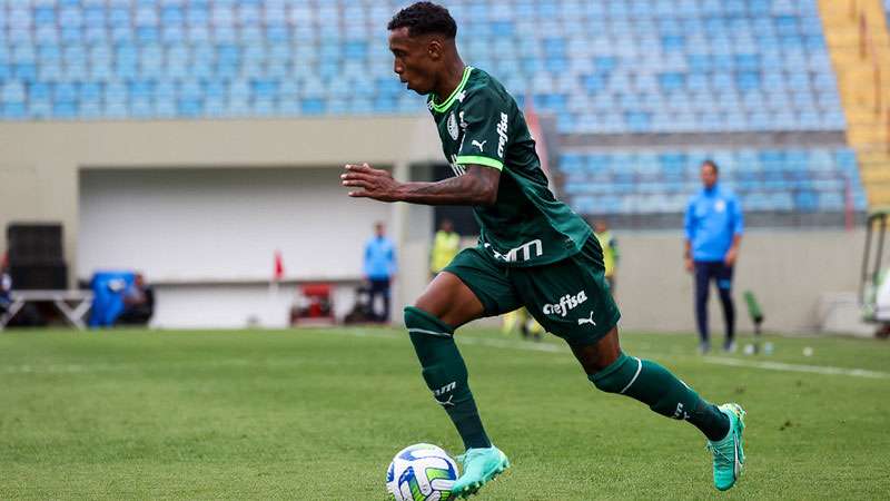 Craque da última Copinha, Kevin estende contrato com o Palmeiras.