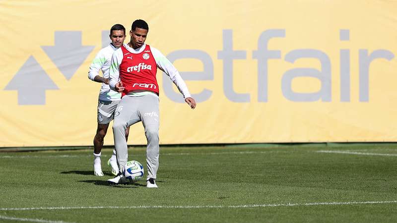 Murilo durante treinamento do Palmeiras na Academia de Futebol.