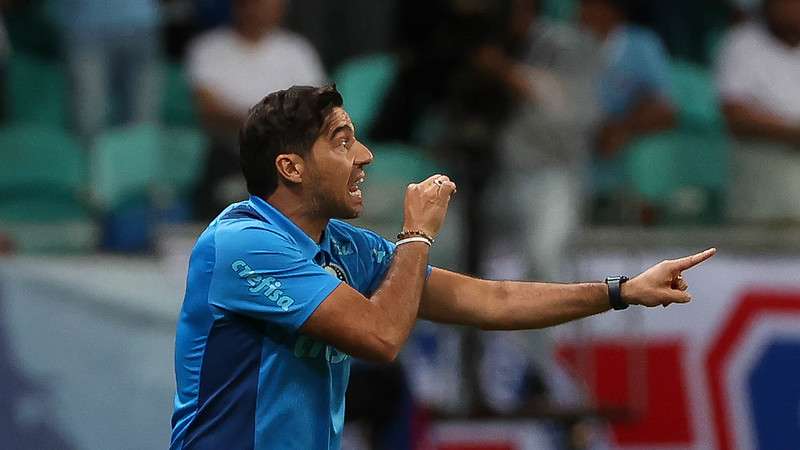 Abel Ferreira em jogo do Palmeiras contra o Bahia, durante partida válida pela décima primeira rodada do Brasileirão 2023, na Fonte Nova.