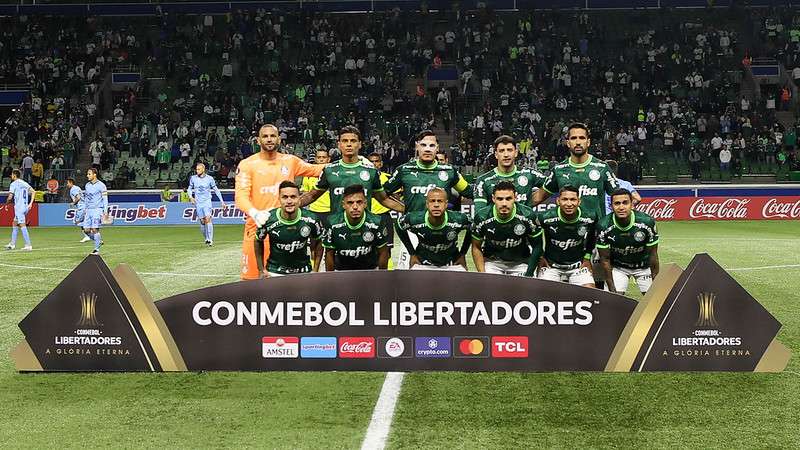Palmeiras posa para foto em jogo contra o Bolívar durante partida válida pela fase de grupos da Libertadores 2023, no Allianz Parque.