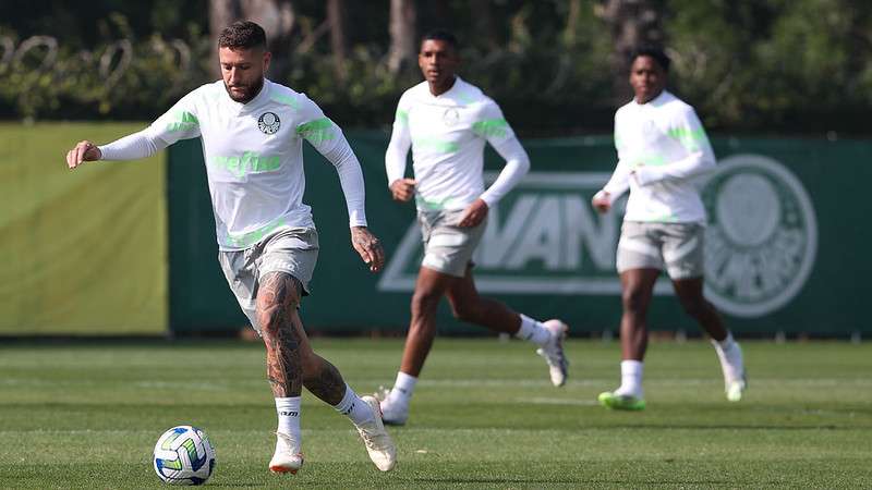 Zé Rafael durante treinamento do Palmeiras na Academia de Futebol.