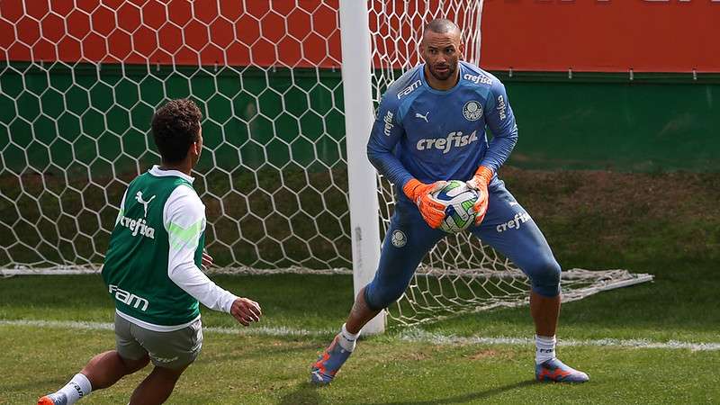 Marcos Rocha e Weverton durante treinamento do Palmeiras, na Academia de Futebol.