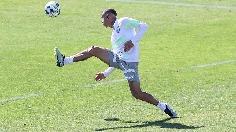 Breno Lopes durante treinamento do Palmeiras na Academia de Futebol.