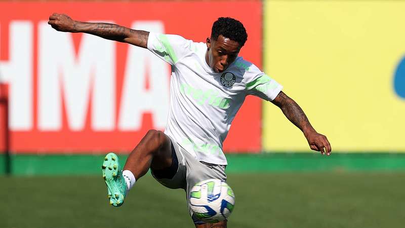 Kevin durante treinamento do Palmeiras, na Academia de Futebol. 