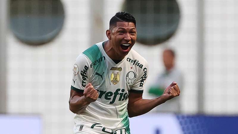 Rony comemora seu gol pelo Palmeiras contra o América-MG, durante partida válida pela décima sétima rodada do Brasileirão 2023, no Independência.
