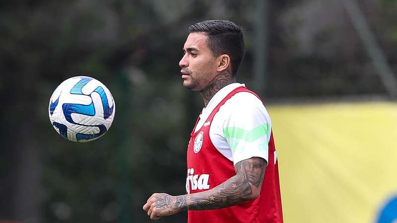 Dudu durante treinamento do Palmeiras na Academia de Futebol.