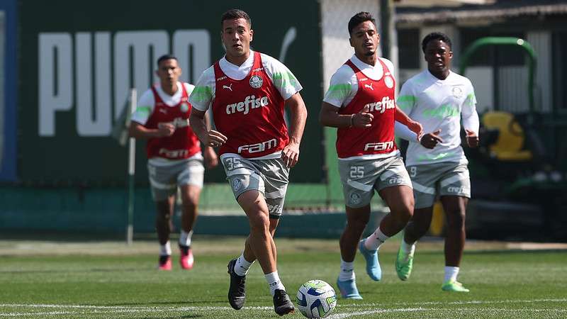 Garcia, Fabinho, Gabriel Menino e Endrick durante treinamento do Palmeiras, na Academia de Futebol.
