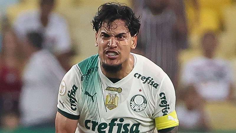 Gustavo Gómez comemora seu gol pelo Palmeiras contra o Fluminense, durante partida válida pela décima oitava rodada do Brasileirão 2023, no Maracanã.
