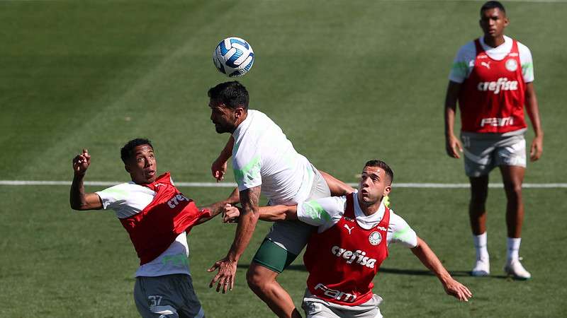 Kevin, Luan, Fabinho e Luis Guilherme durante treinamento do Palmeiras, na Academia de Futebol.