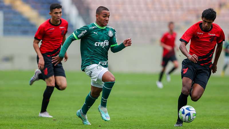 Palmeiras e Athletico-PR, em partida válida pela sétima rodada da primeira fase do Campeonato Brasileiro Sub-17, na Arena Barueri, em Barueri-SP.