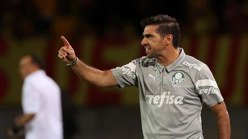 Abel Ferreira em jogo do Palmeiras contra o Deportivo Pereira, durante primeira partida válida pelas quartas de final da Libertadores 2023, no Estádio Hernán Ramírez Villegas.