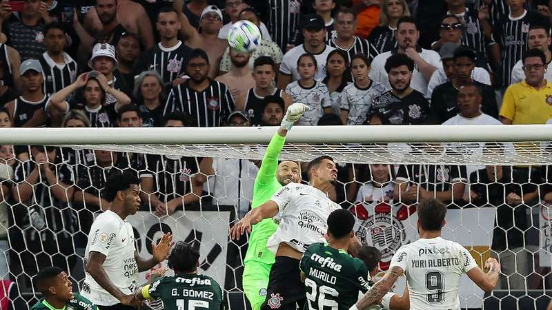 Weverton em jogo do Palmeiras contra o SCCP, durante partida válida pela vigésima segunda rodada do Brasileirão 2023, no Itaquerão.